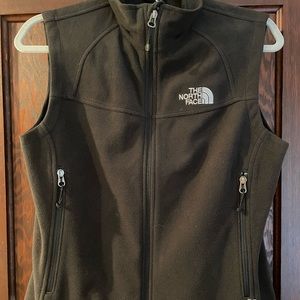 Womens Northface vest in black size medium